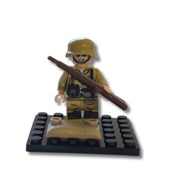   Katonai építőjáték figura műanyag vitrinben - világháborús német katona, Africa Corps