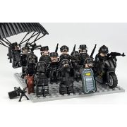 12 darab különleges bevetési egység építőjáték figura, számos kiegészítővel, alaplappal, motorkerékpárral